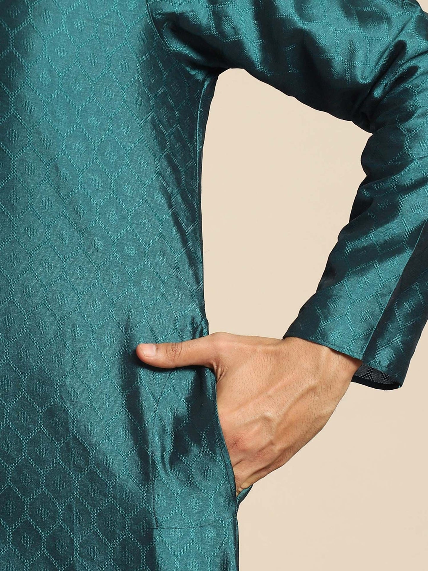 Amodh by Kisah Men Green Kurta (Set of 2)