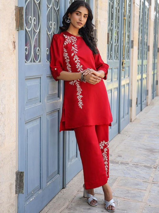 Scakhi Puffed Sleeves Thread Work Detail Straight Kurta With Trousers