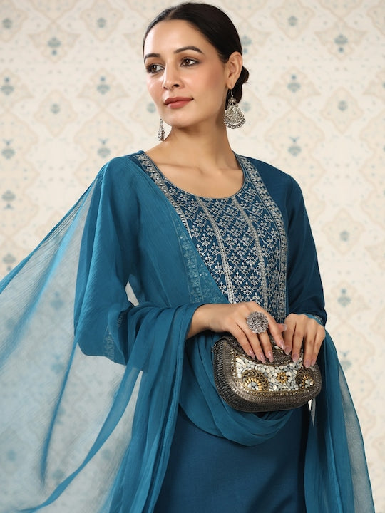 House of Pataudi Floral Yoke Design Thread Work Kurta With Trousers & Dupatta