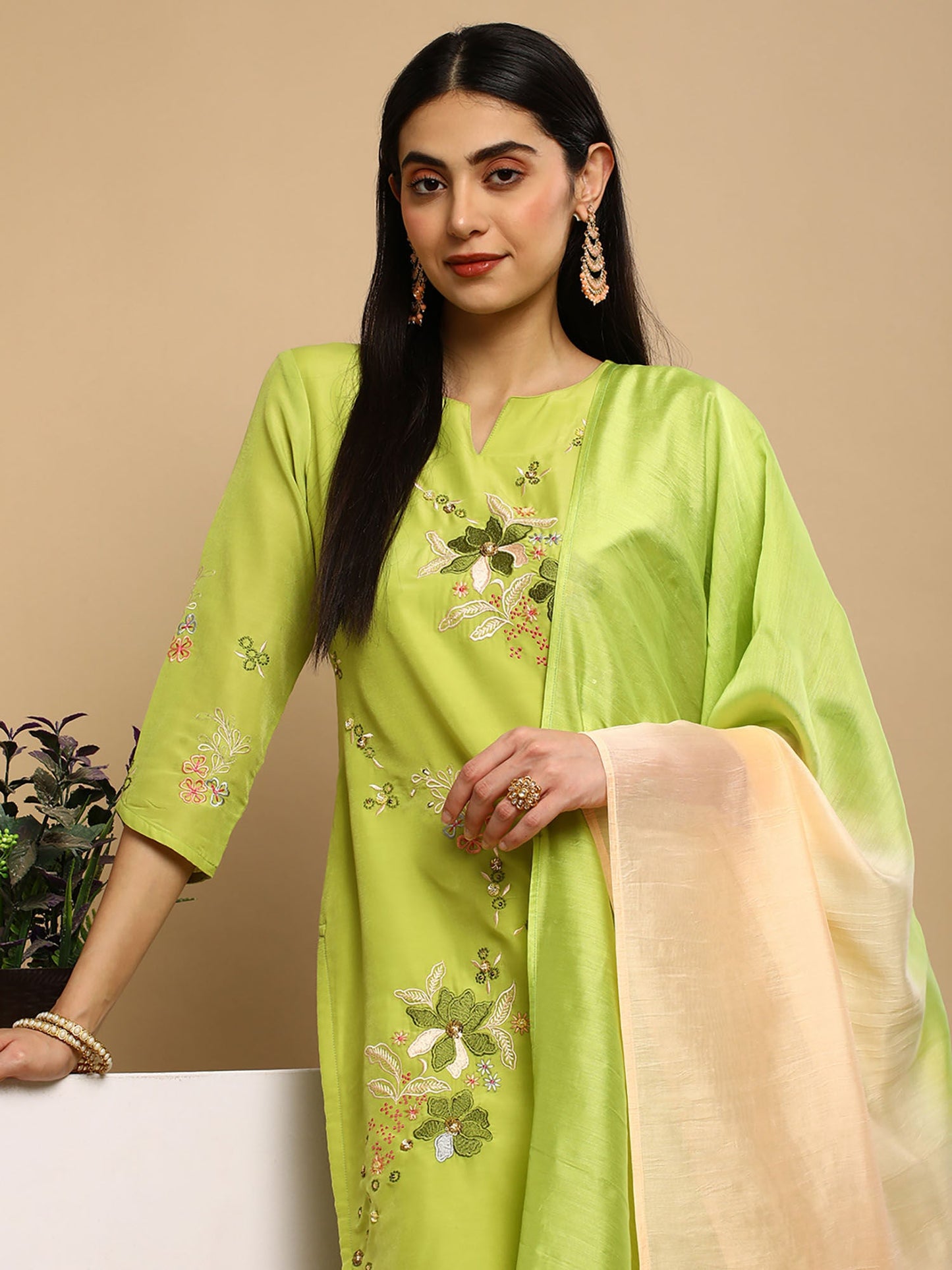 Heeposh Green Straight Embroidered Muslin Kurta with Thread Work Detailing (Set of 3)