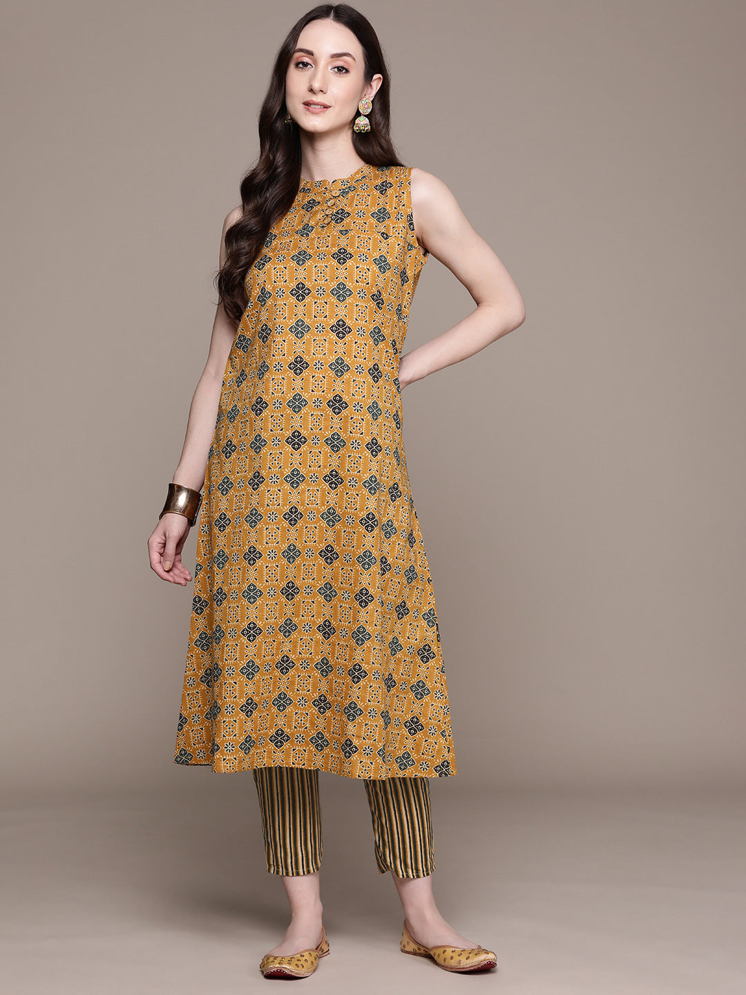 Anubhutee Women Ethnic Motifs Printed Regular Pure Cotton Kurta with Trousers