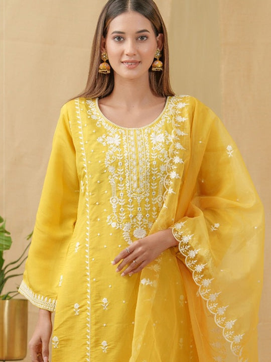 House of Pataudi Floral Embroidered Straight Kurta With Trousers & Dupatta