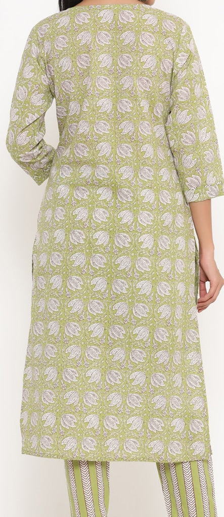 Yufta Green Floral Printed Pure Cotton Kurta with Trousers