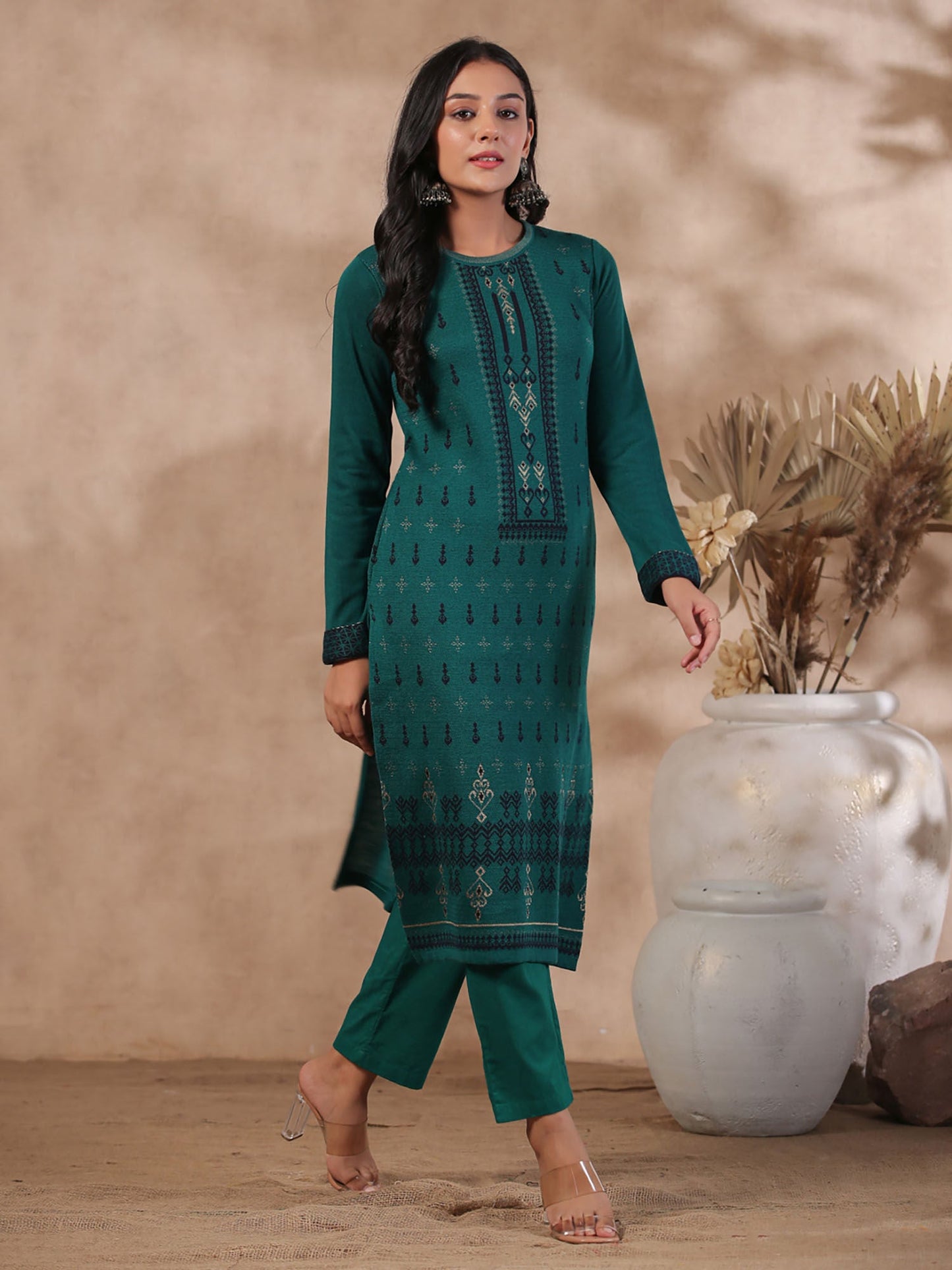 ISHIN Women's Green Jacquard Style Ethnic Motifs Straight Winterwear Kurta