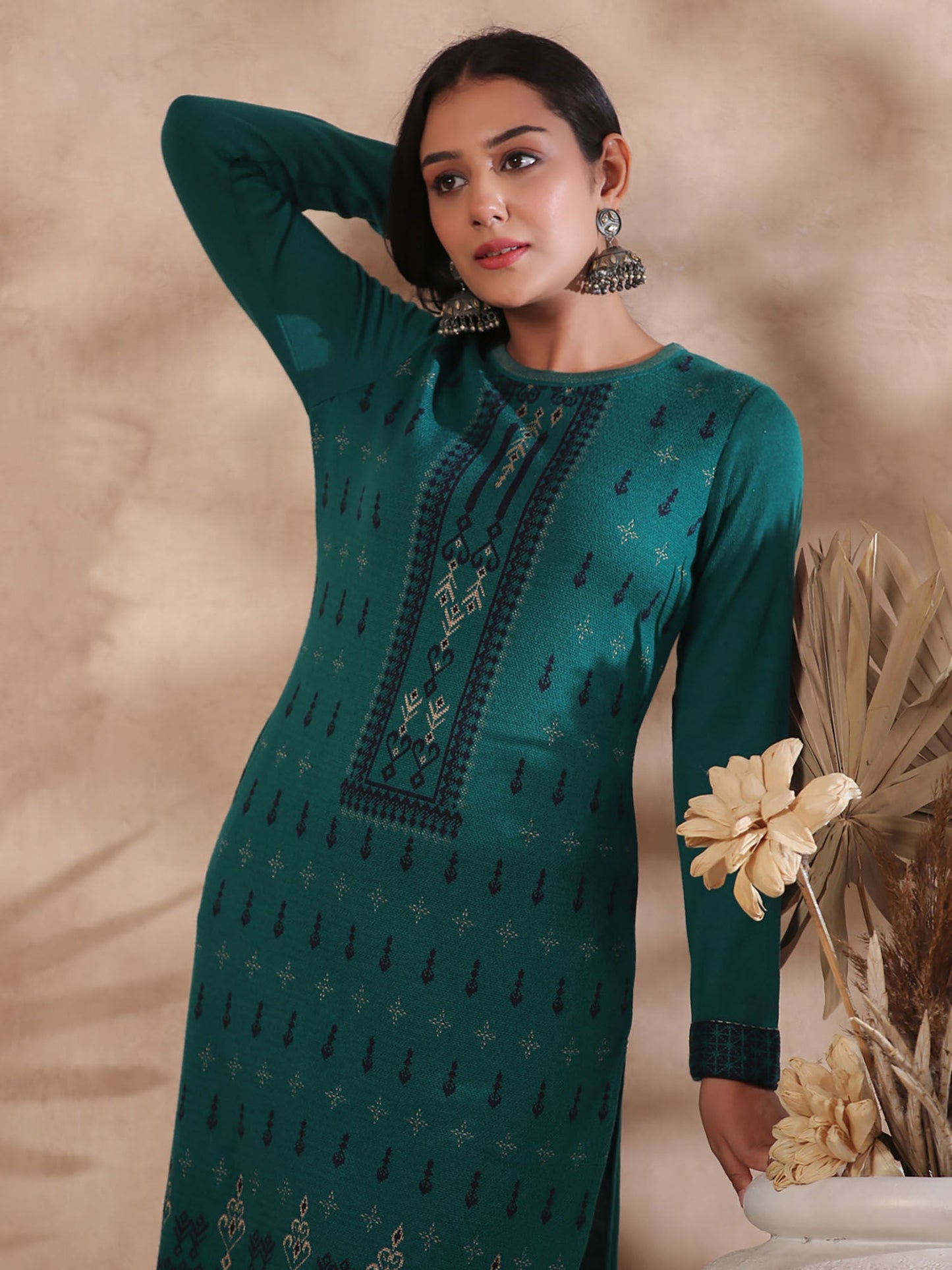 ISHIN Women's Green Jacquard Style Ethnic Motifs Straight Winterwear Kurta