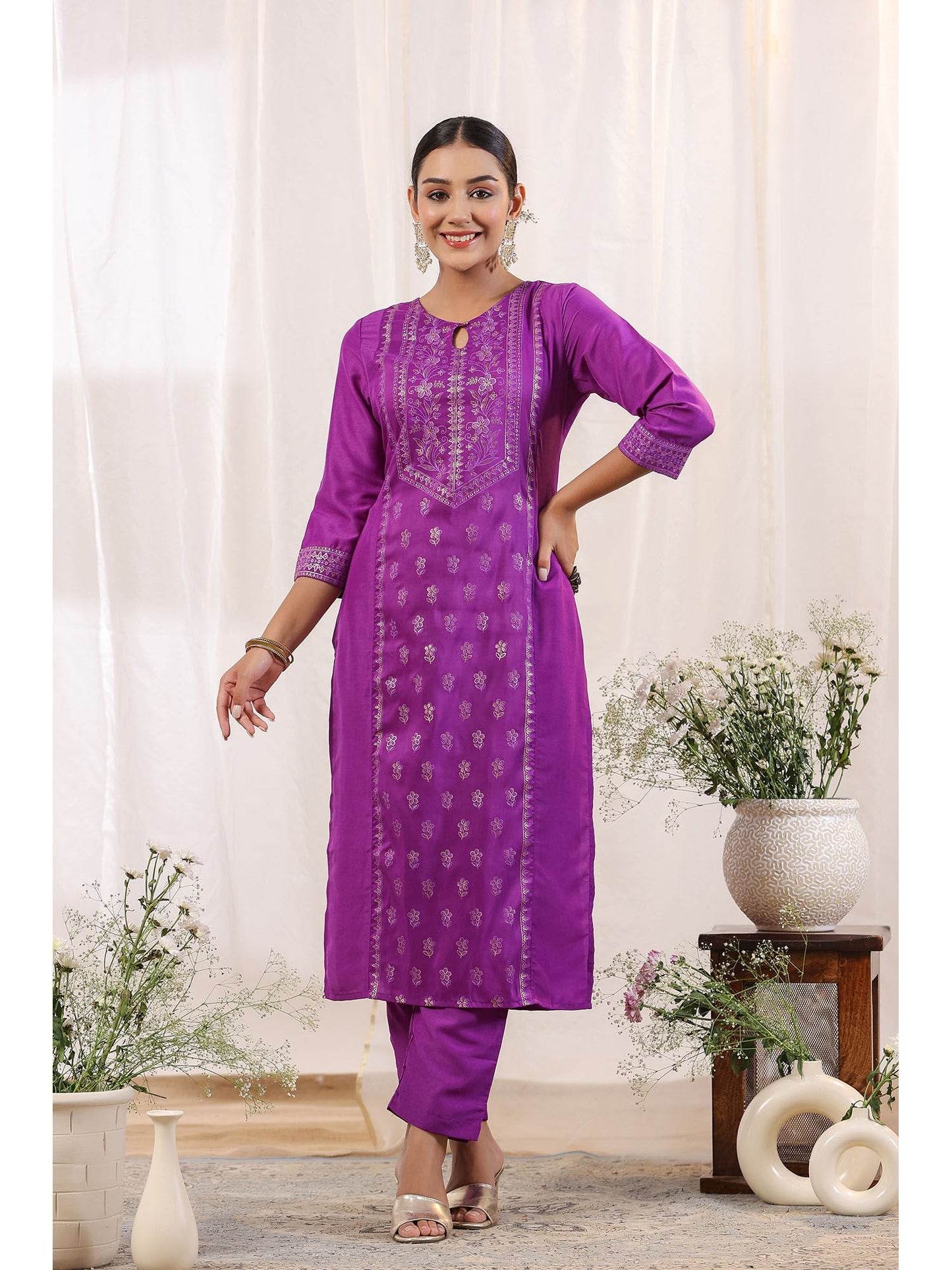 ISHIN Women's Purple Ethnic Motifs Foil Print Straight Kurta with Trousers (Set of 2)