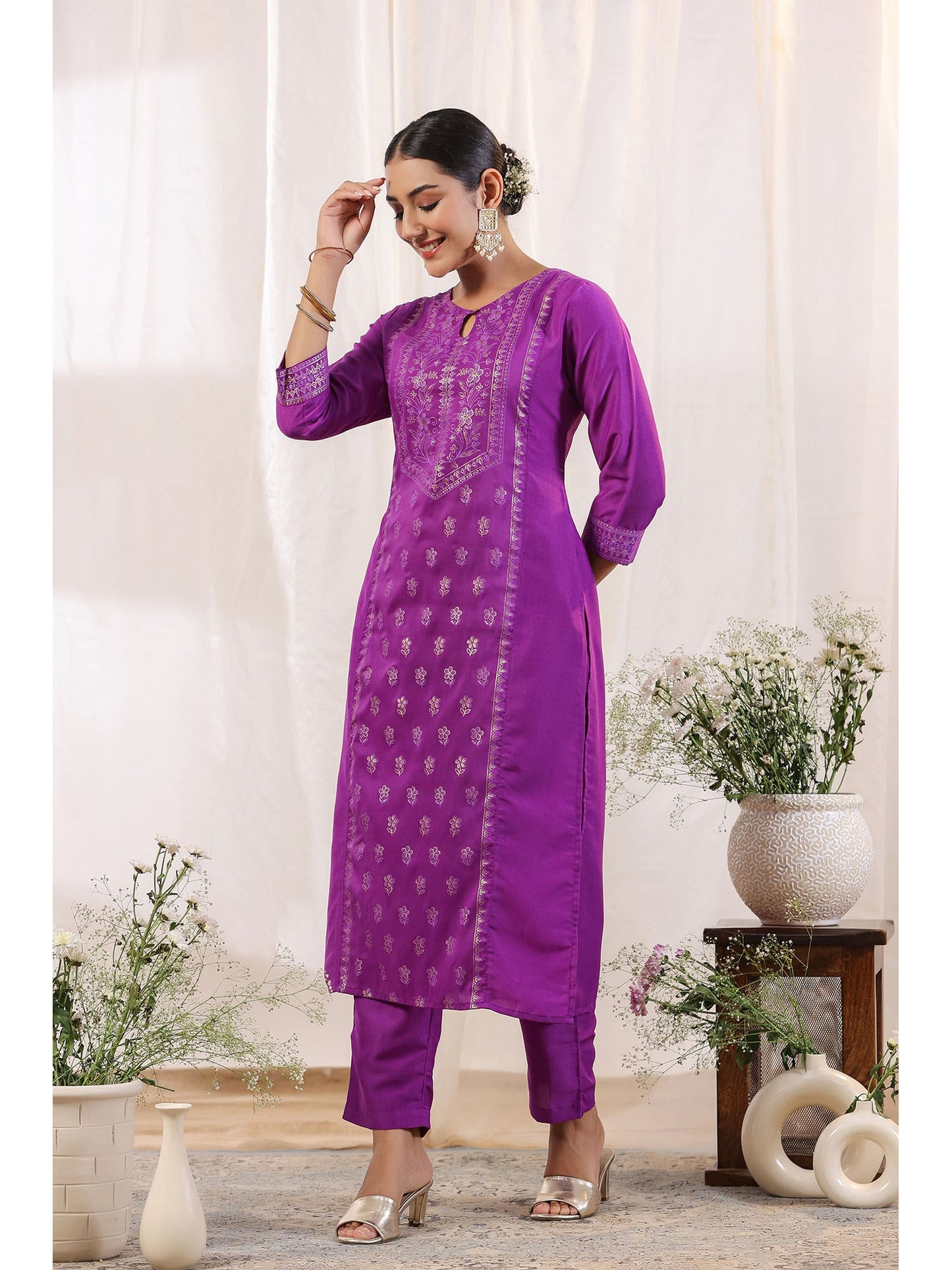 ISHIN Women's Purple Ethnic Motifs Foil Print Straight Kurta with Trousers (Set of 2)