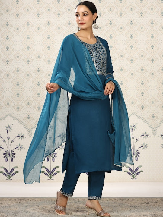 House of Pataudi Floral Yoke Design Thread Work Kurta With Trousers & Dupatta