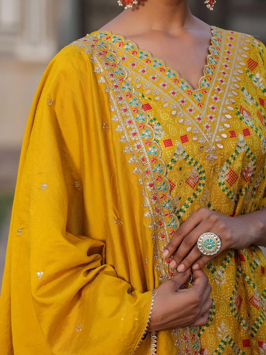 Scakhi Bandhani Printed Regular Straight Kurta & Trousers With Dupatta