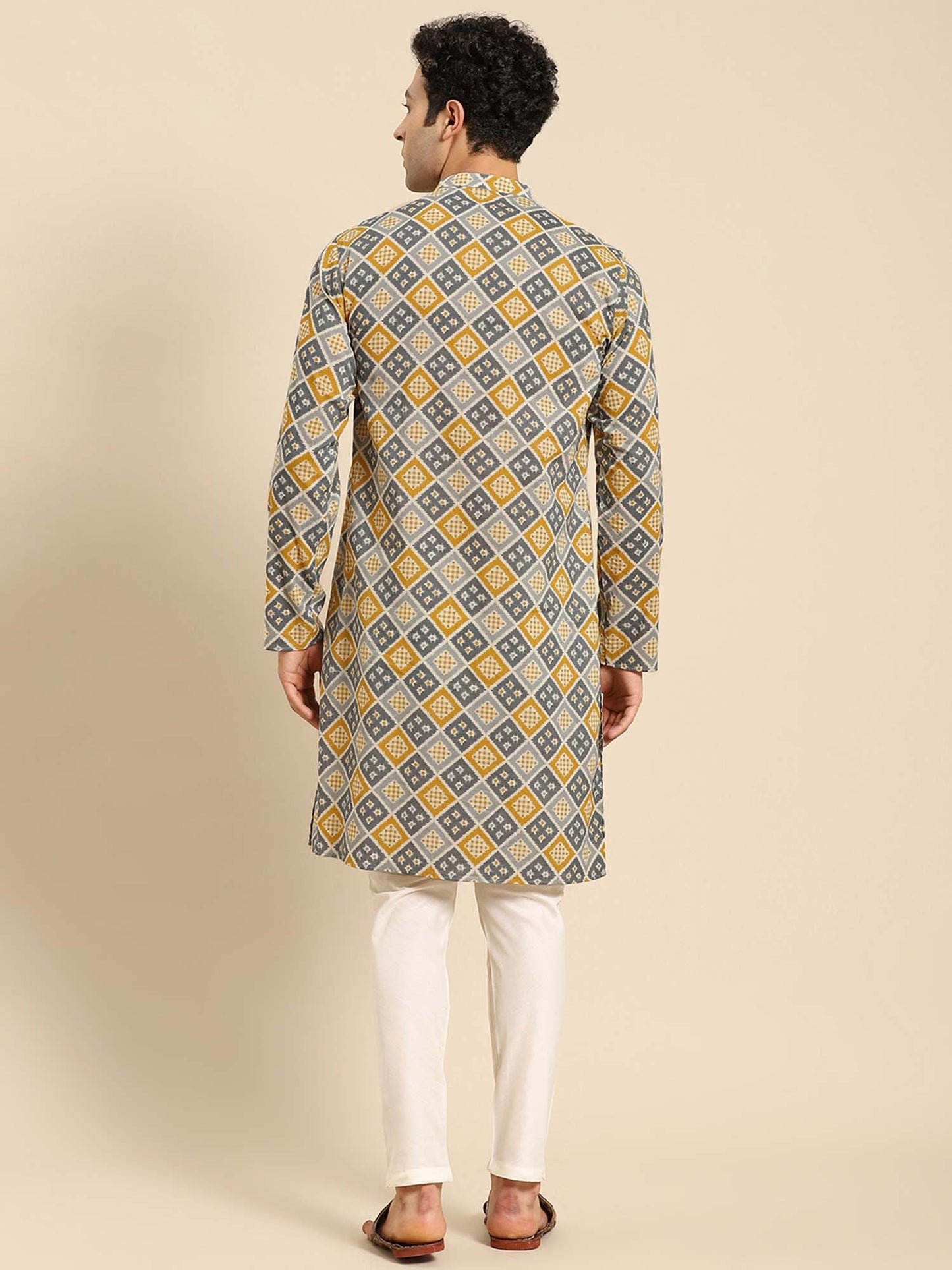 Amodh by Kisah Men Multi Kurta (Set of 2)