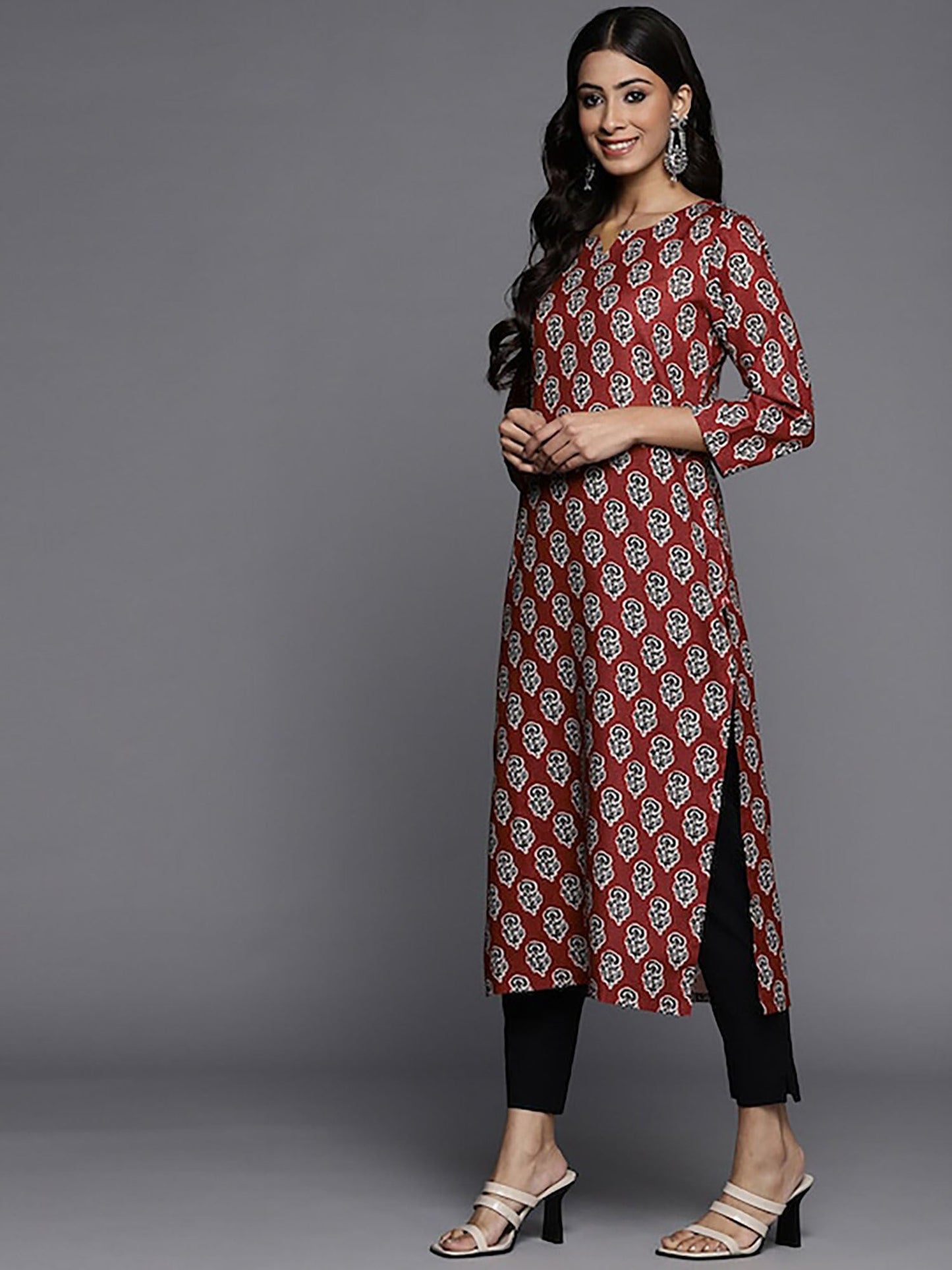 KSUT Maroon Digital Floral Printed Straight Kurta with Regular Sleeves