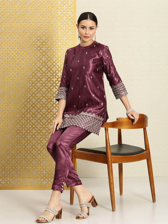 House of Pataudi Women Jashn Round Neck Sequinned Aari Work Kurti With Trouser