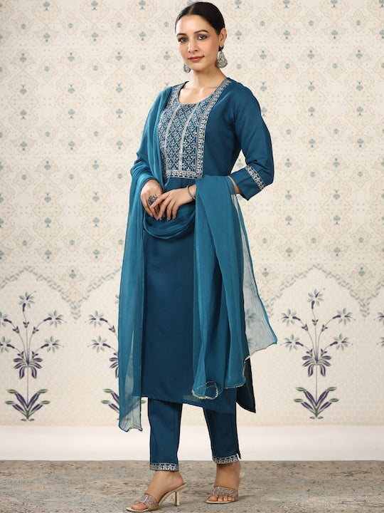House of Pataudi Floral Yoke Design Thread Work Kurta With Trousers & Dupatta
