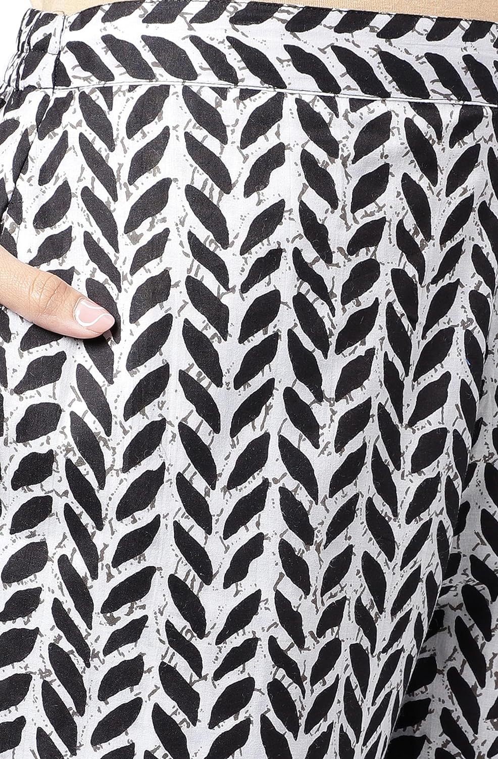 Janasya Women's Black Cotton Paisley Printed Kurta with Pants