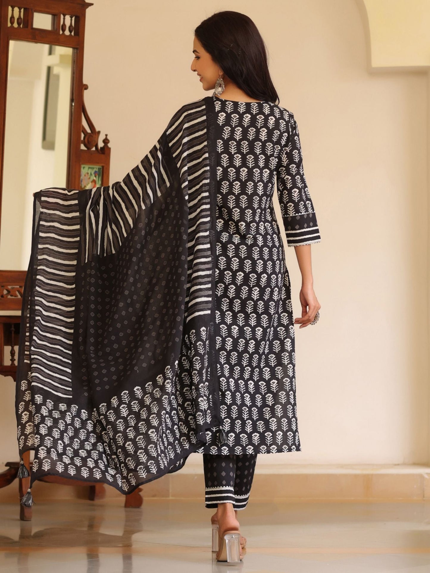 PIROH Womens Cotton Floral Print Straight Kurta Pant Dupatta Black (Set of 3)