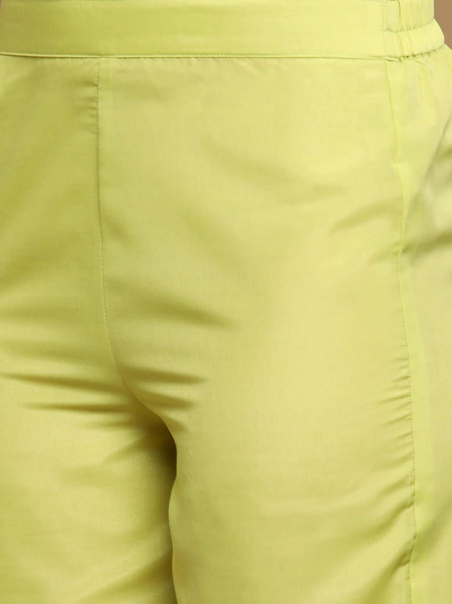 Heeposh Green Straight Embroidered Muslin Kurta with Thread Work Detailing (Set of 3)