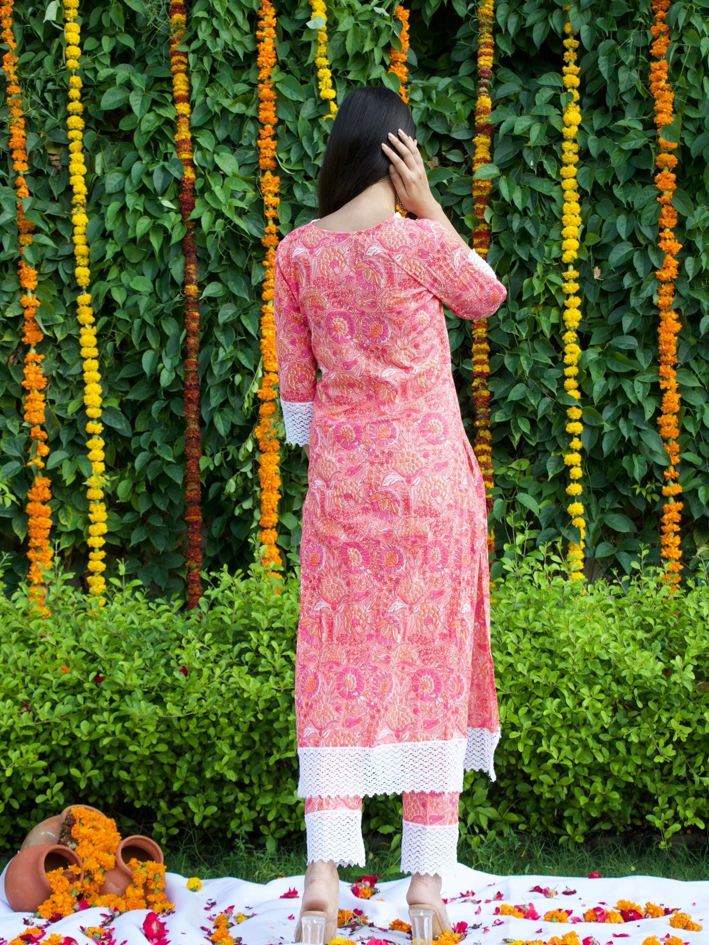 ONEWE INDIA Gulaabi Bageecha (Set of 2)