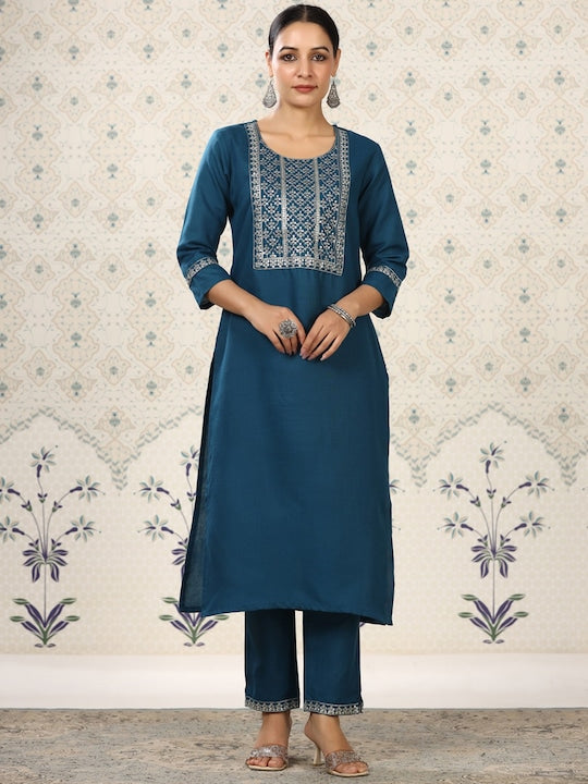 House of Pataudi Floral Yoke Design Thread Work Kurta With Trousers & Dupatta