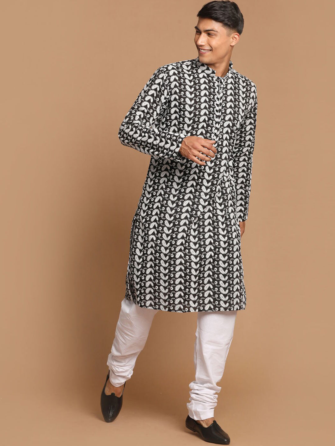 Vastramay Men Black & White Chikankari Embroidered Pure Cotton Straight Kurta
