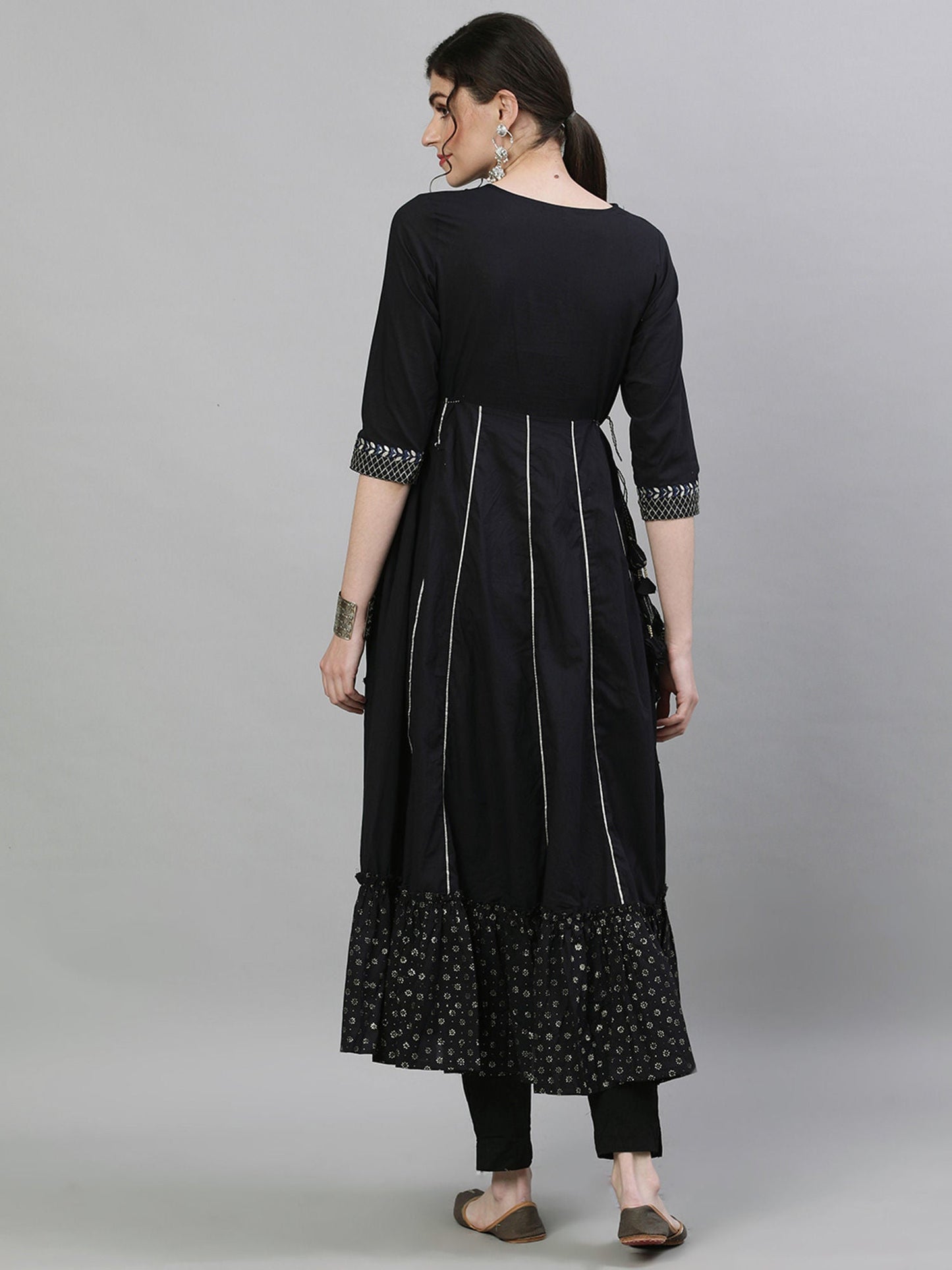 ISHIN Black Embroidered Kurta